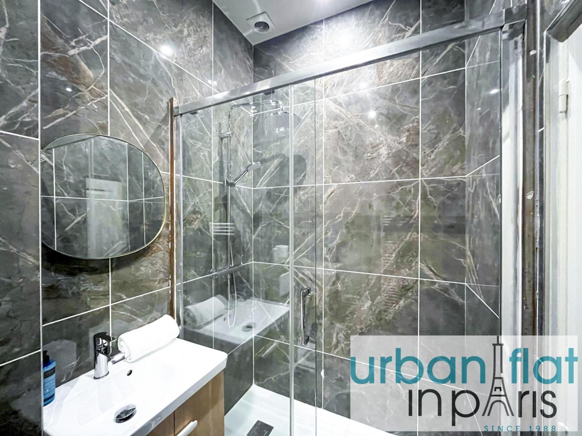 Appartement Urban Flat 63 - 3 Bedrooms Flat Champs-elysees Mermoz Paris