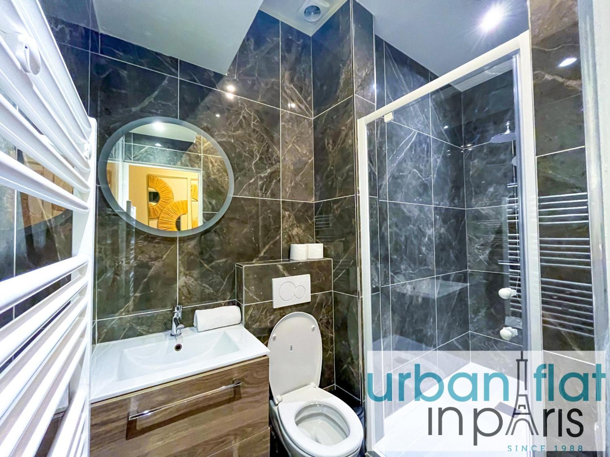 Apartment Urban Flat 63 - 3 Bedrooms Flat Champs-elysees Mermoz Paris